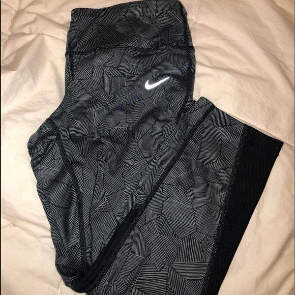 Nike Pants - cropped  nike legging